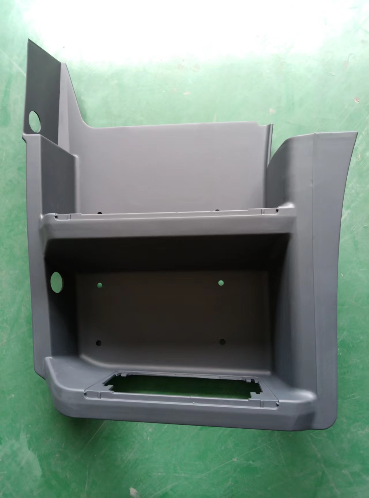 Mercedes-Benz Trucks – Estribo (izquierdo) – Ref. 9406662401
