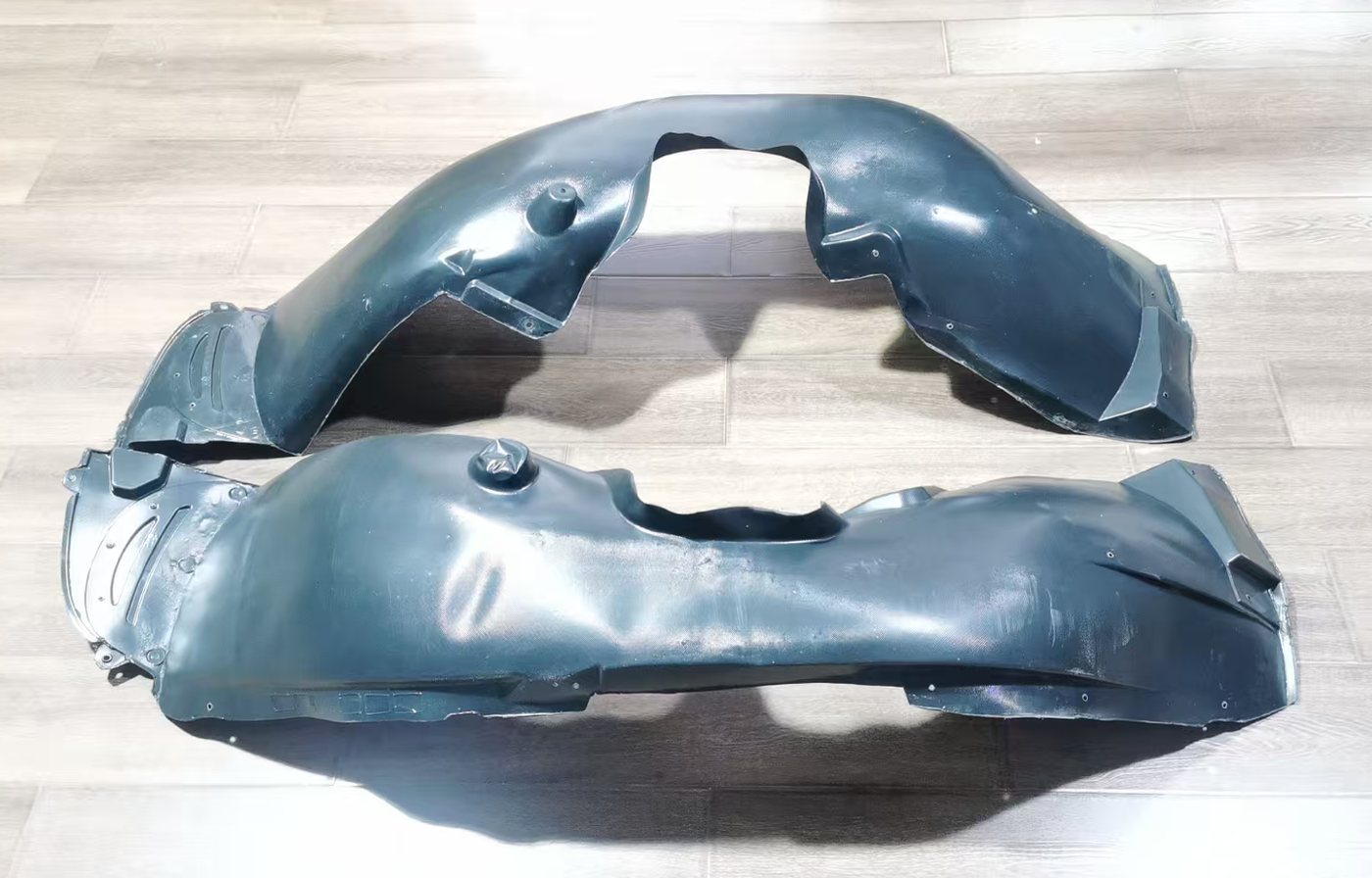 Paso de rueda interior delantero (lado derecho) EBRO s800 – OE 602003656AA